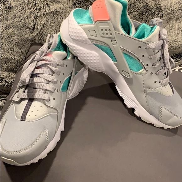 Nike Huaraches - Picture 1 of 4